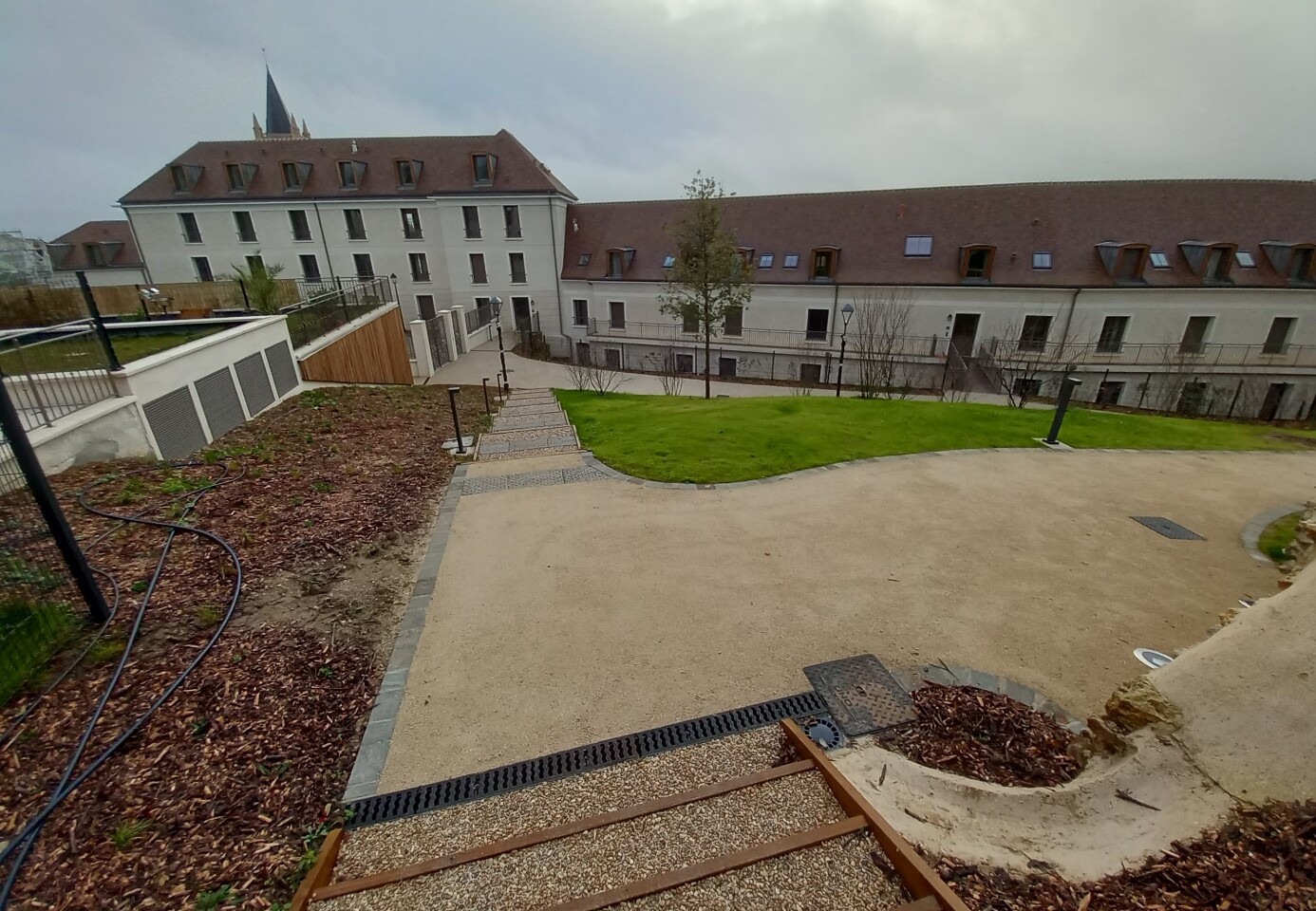 Entreprise familiale de Travaux public, voiries, réseaux divers & maçonnerie en Ile-de-France | S3R dans les Yvelines 78 Travaux de VRD et d’aménagement extérieurs à Monfort L’Amaury