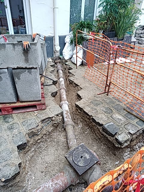 Entreprise familiale de Travaux public, voiries, réseaux divers & maçonnerie en Ile-de-France | S3R dans les Yvelines 78 Restructuration de réseaux et de paves dans une copropriété à Paris